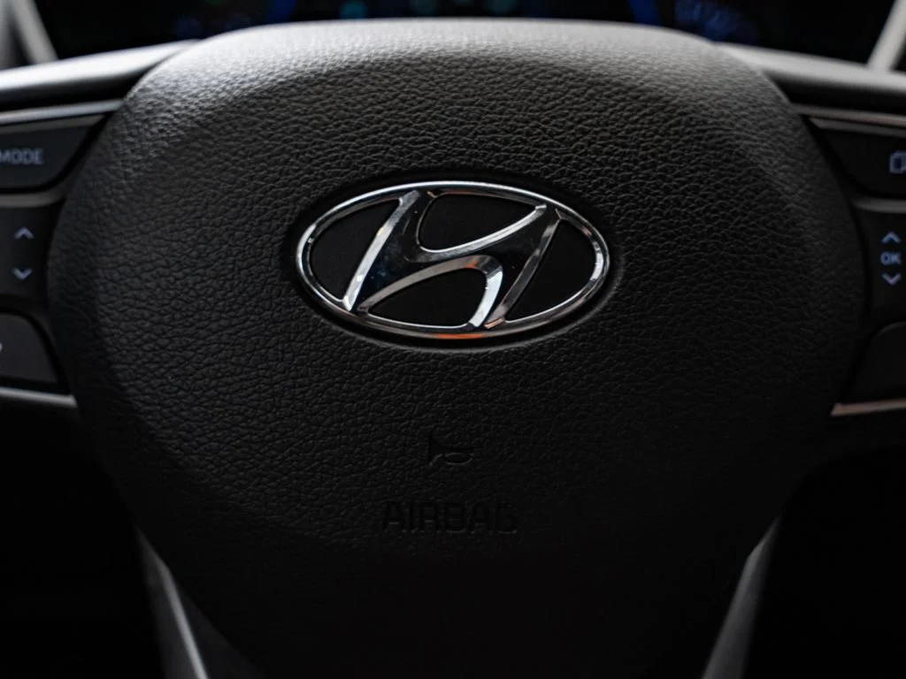 Used 2020 Shimmering Silver Pearl Hyundai SEL image 32