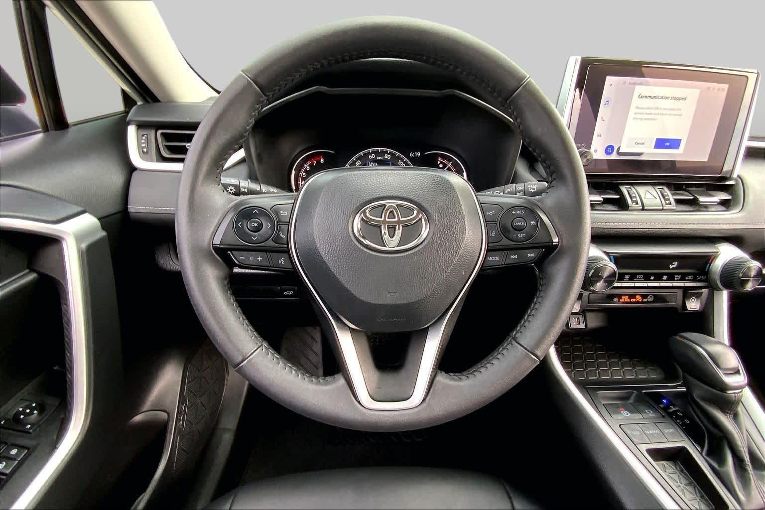 Used 2025 Wind Chill Pearl Toyota XLE Premium image 6