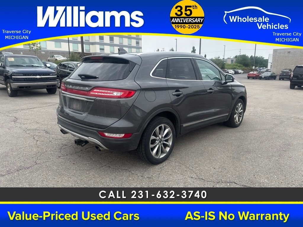 Used 2019  Lincoln Select image 17