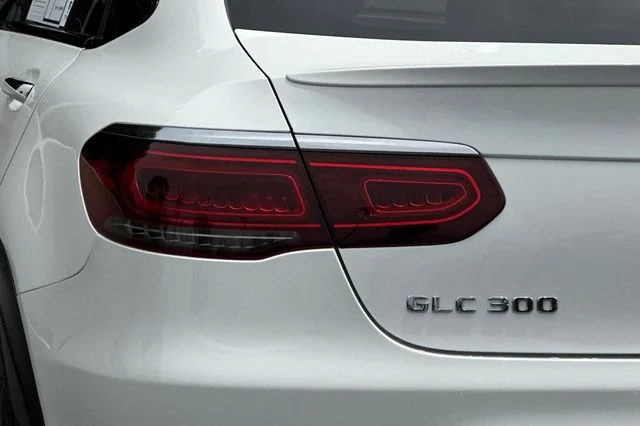 Used 2021  Mercedes-Benz GLC 300 Coupe image 24
