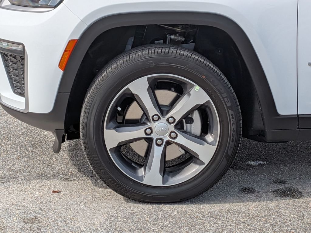 New 2026 Bright White Clear-Coat Exterior Paint Jeep Limited image 11