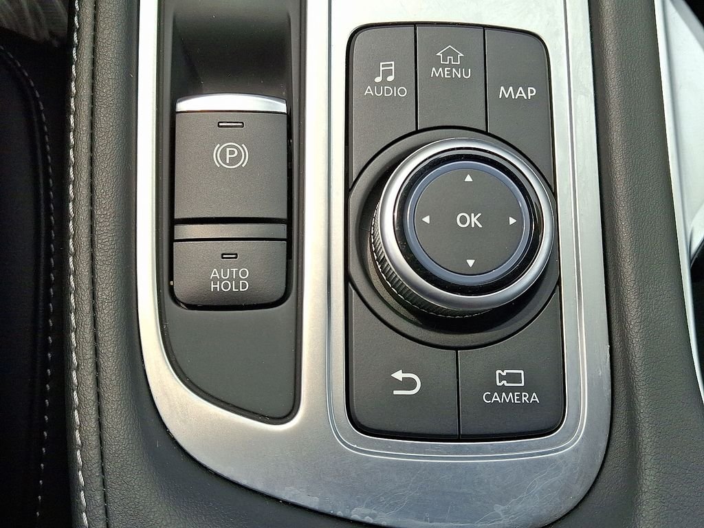 Used 2026 White INFINITI LUXE image 24