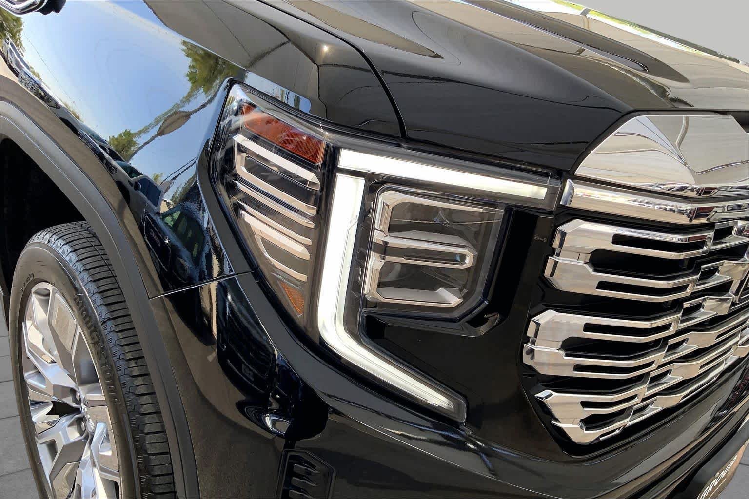 Used 2025 Onyx Black GMC Denali image 25
