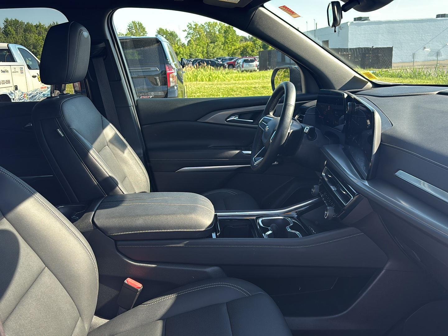 Used 2024 Summit White Chevrolet LT image 33