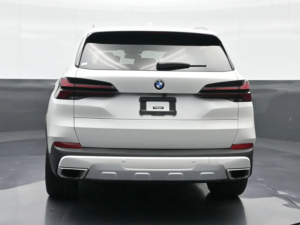 Used 2024 White BMW sDrive40i image 16