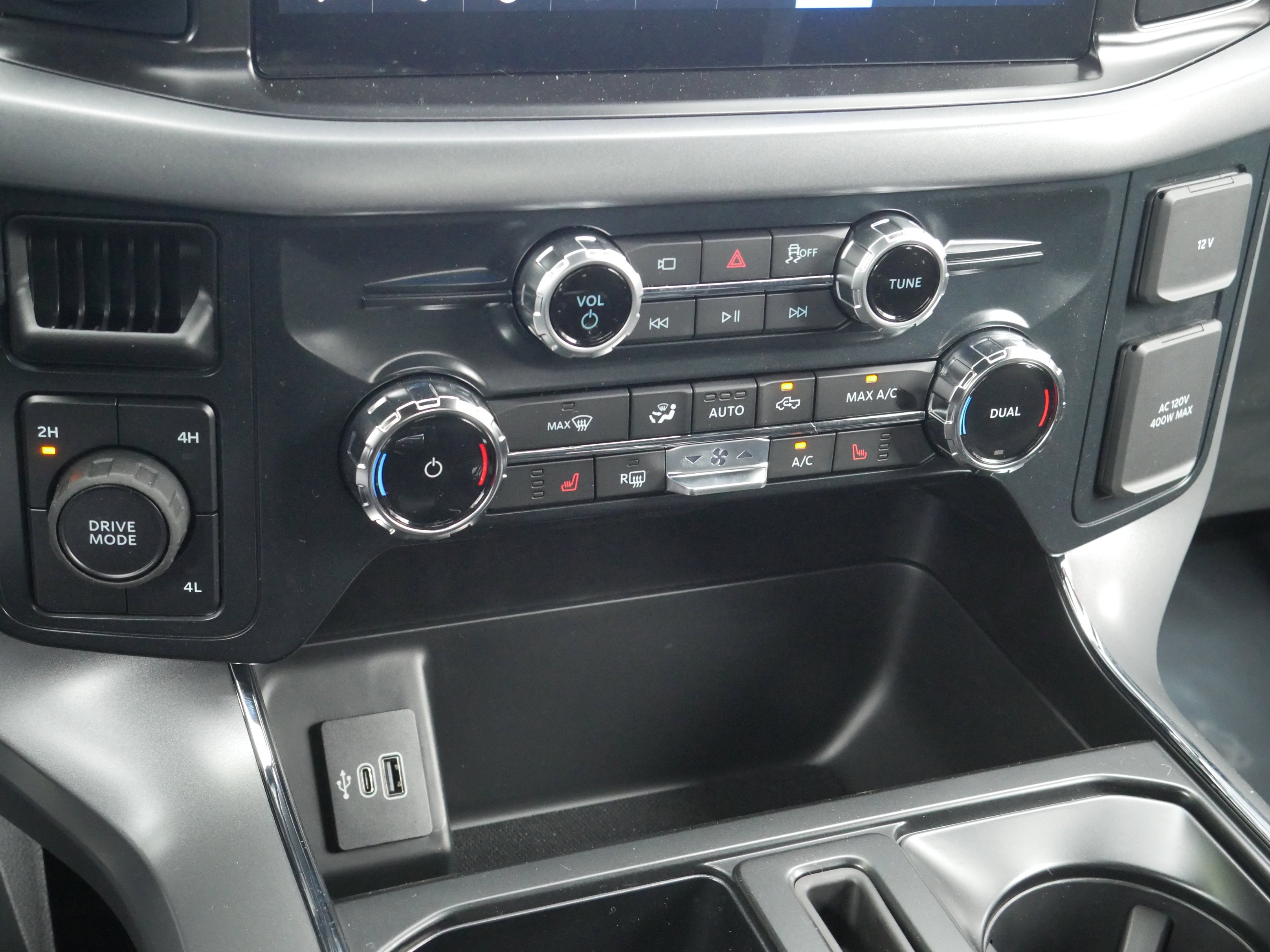 New 2026 Oxford White Ford XLT image 13
