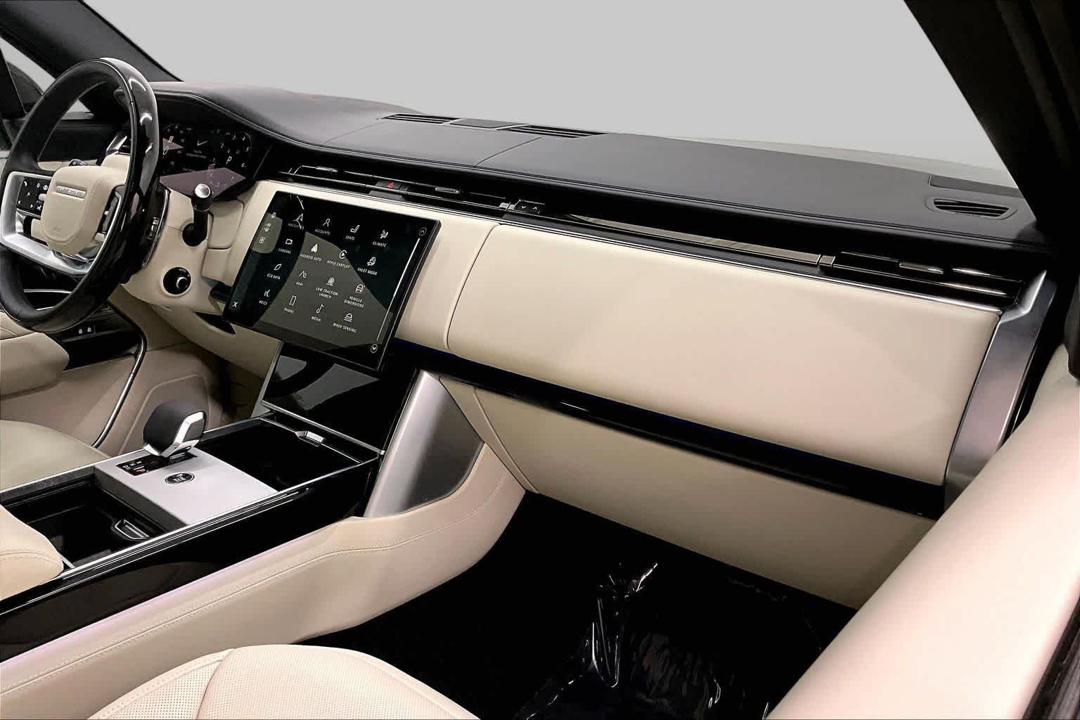 Used 2025 Carpathian Grey Premium Metallic Land Rover SE image 19