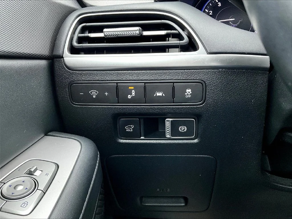 Used 2021 Black Hyundai SEL image 17
