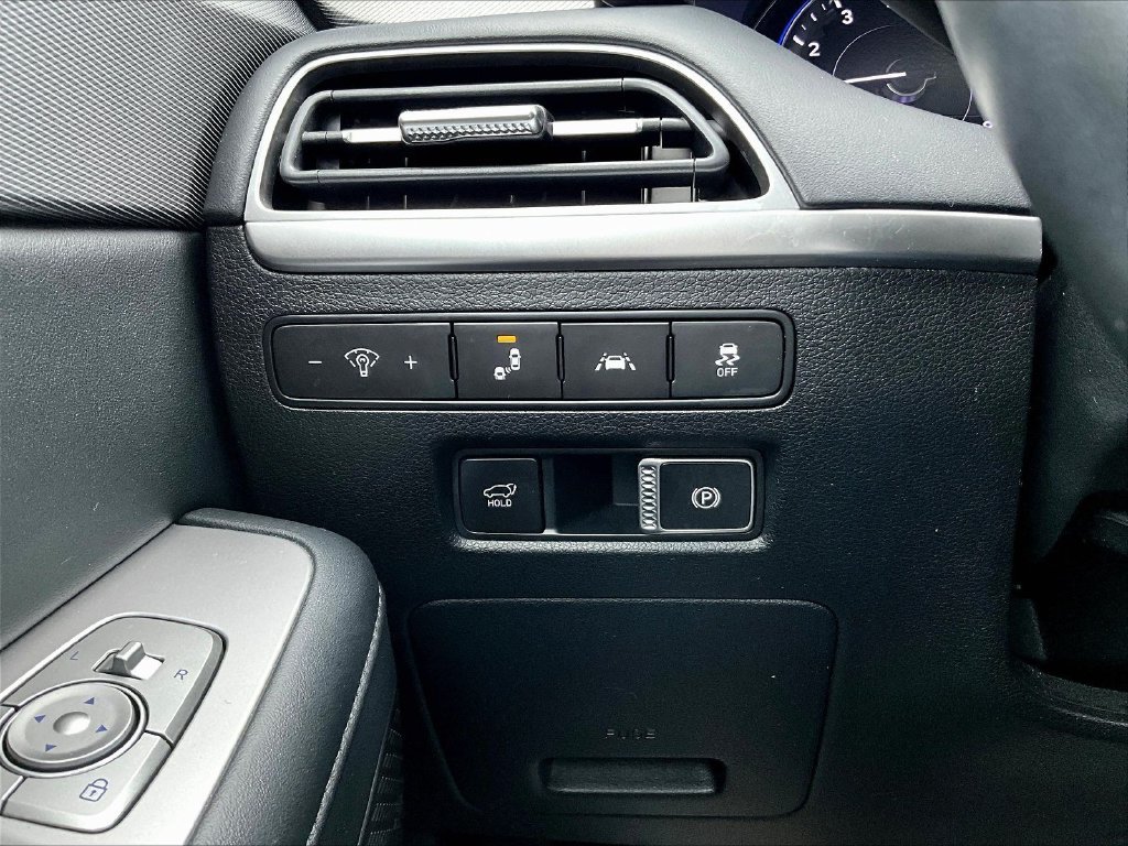 Certified Used 2021 Black Hyundai SEL image 17
