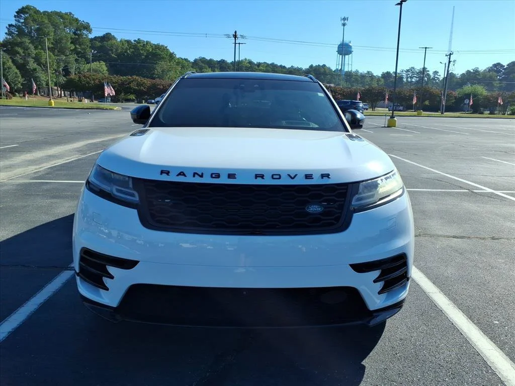 Used 2019 White Land Rover R-Dynamic HSE image 2