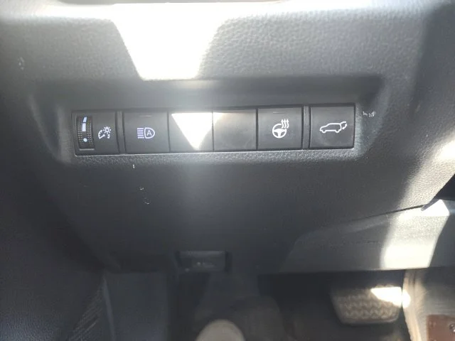 Used 2021 Black Toyota XLE Premium image 14
