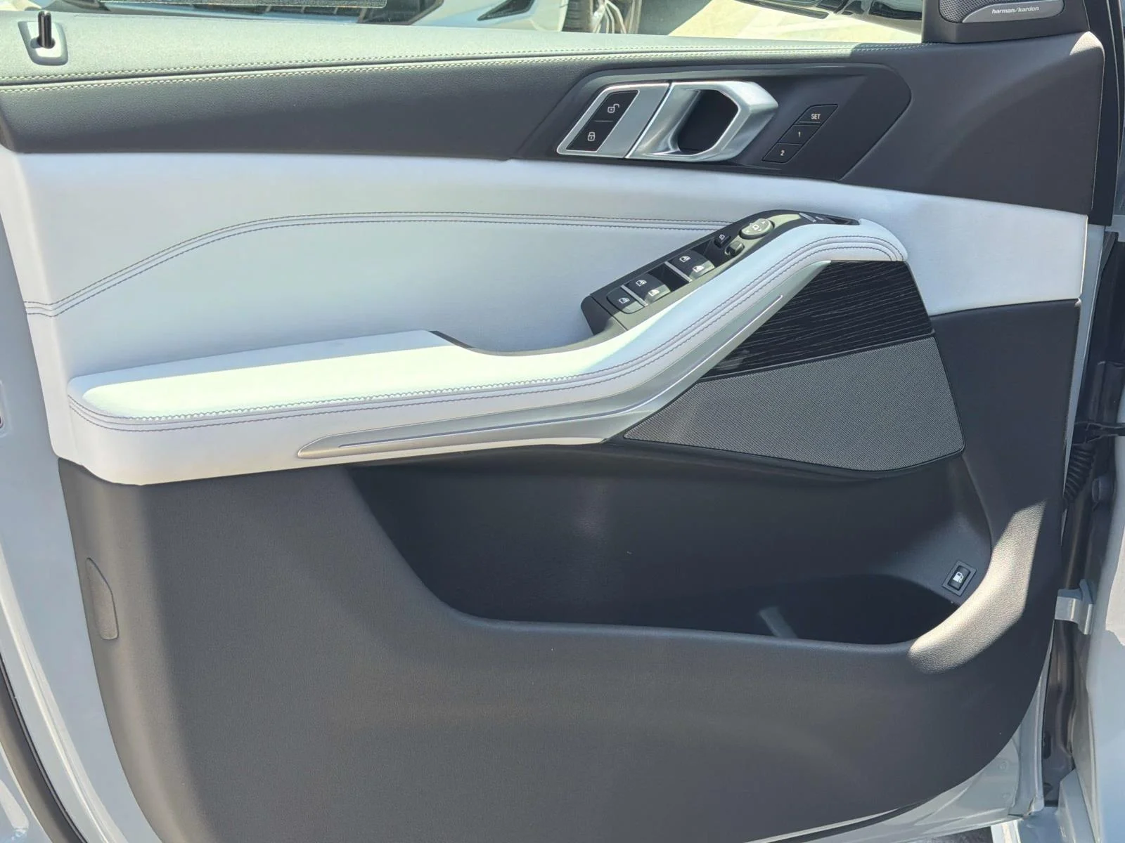 New 2026 Brooklyn Grey Metallic BMW xDrive50e Plug-In Hybrid image 27