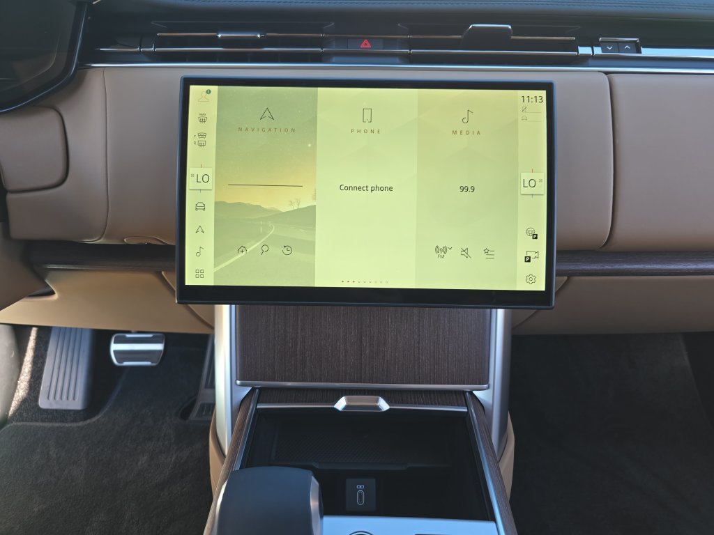 New 2027 Belgravia Green Land Rover SE LWB image 22