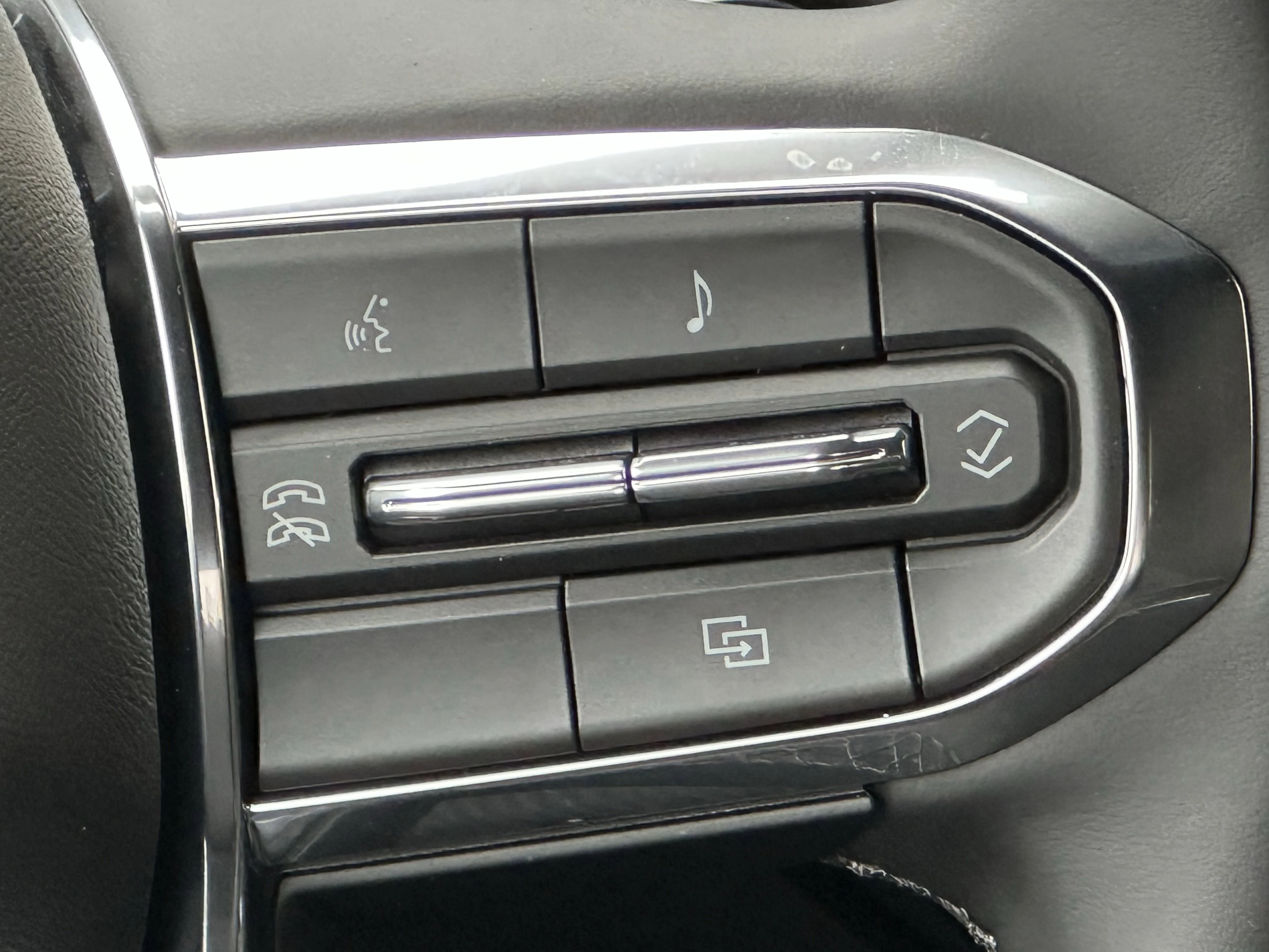 New 2026 Onyx Black GMC Elevation image 13