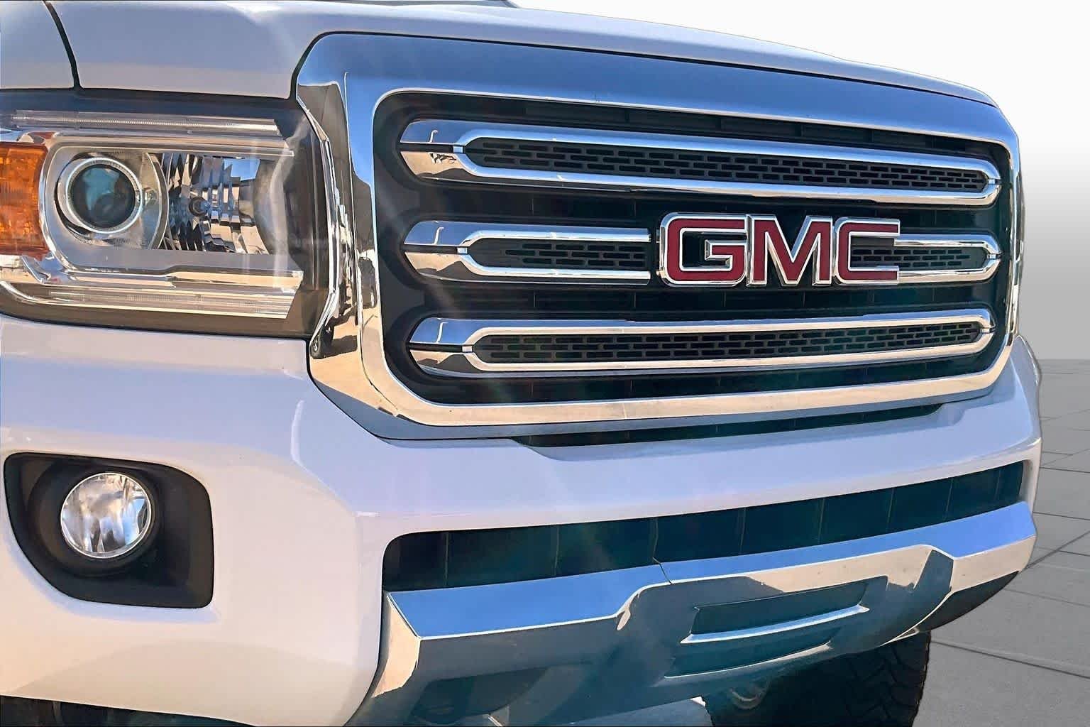 Used 2017 Summit White GMC 4WD SLT image 27