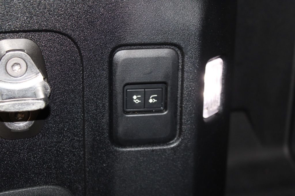 Used 2022  Land Rover XS Edition image 53