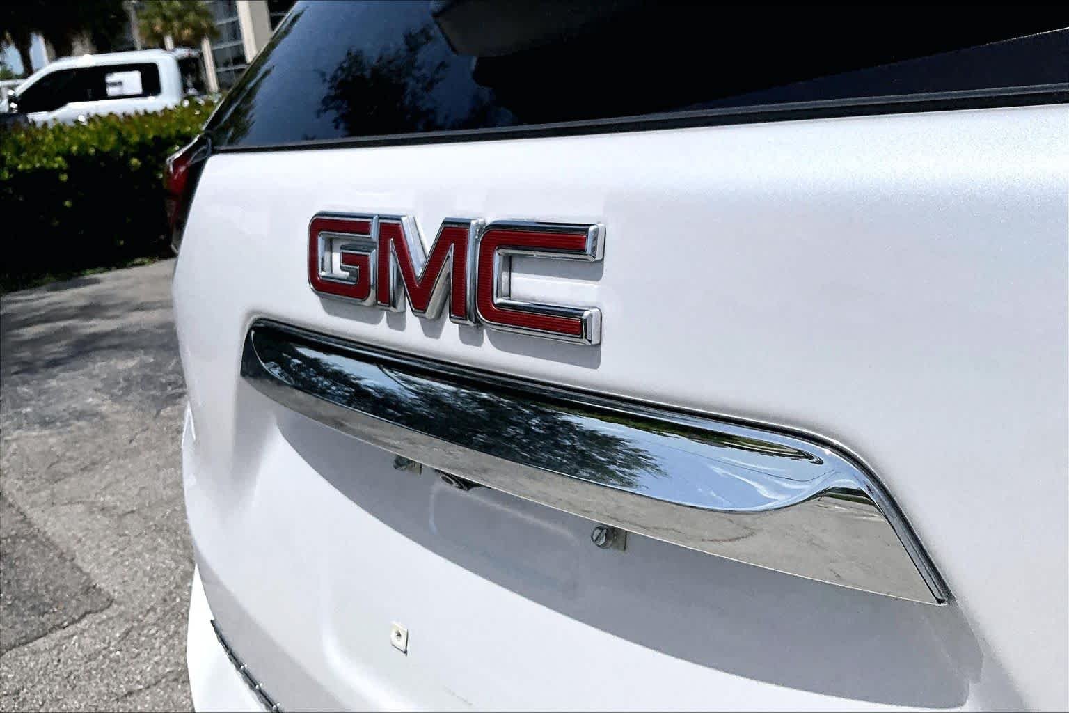 Used 2020 White Frost Tricoat GMC Denali image 31