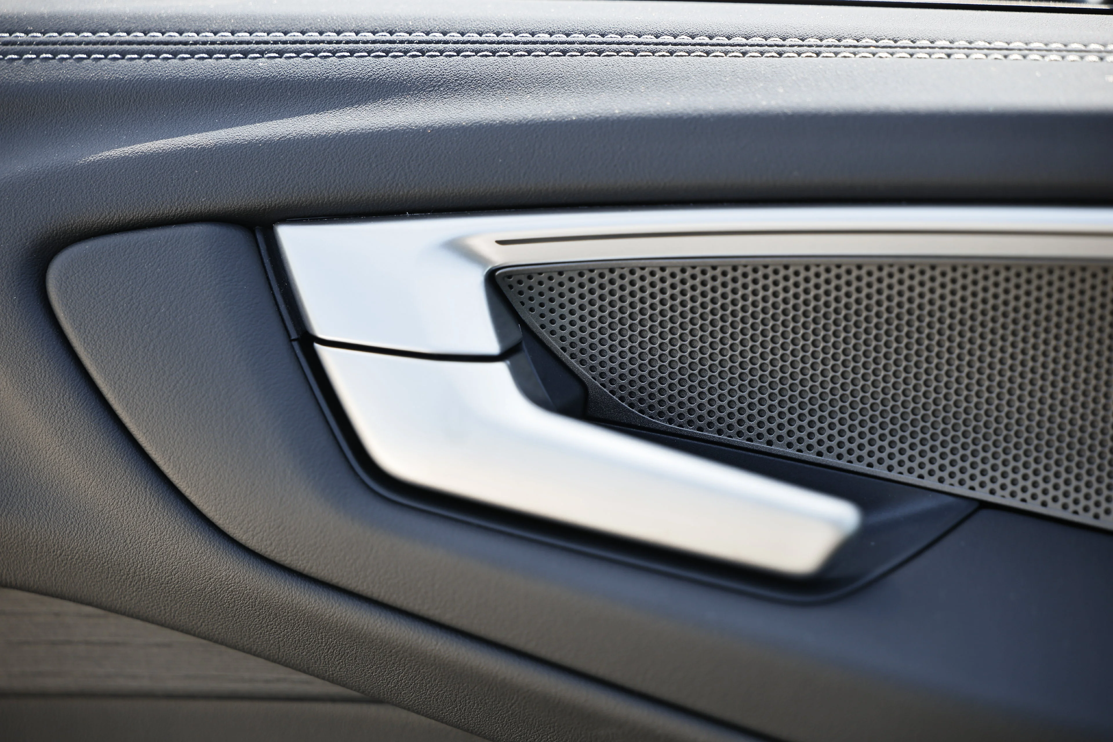 New 2026 Daytona Gray Pearl Effect Audi  image 15