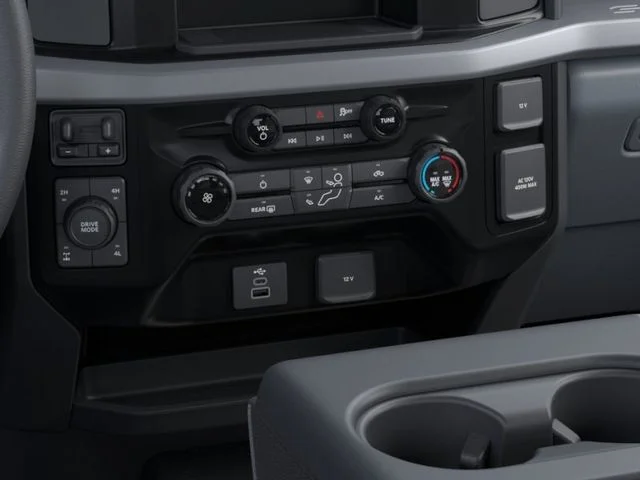 New 2026 Oxford White Ford XLT image 15