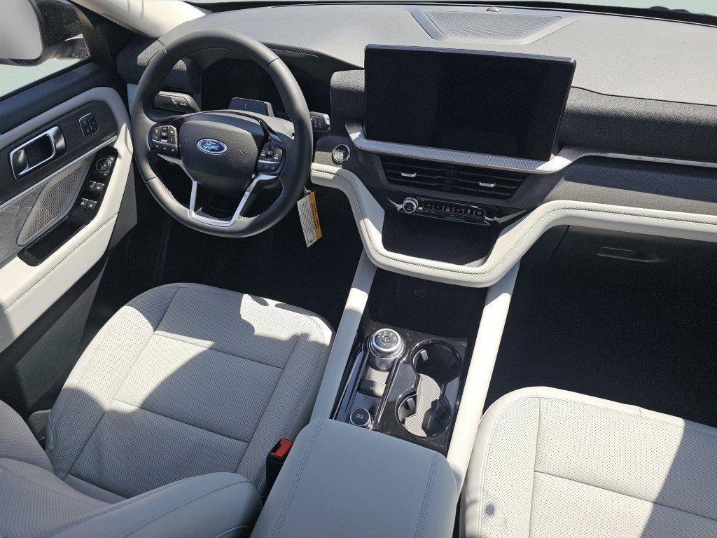 New 2026 Space White Metallic Ford Platinum image 29