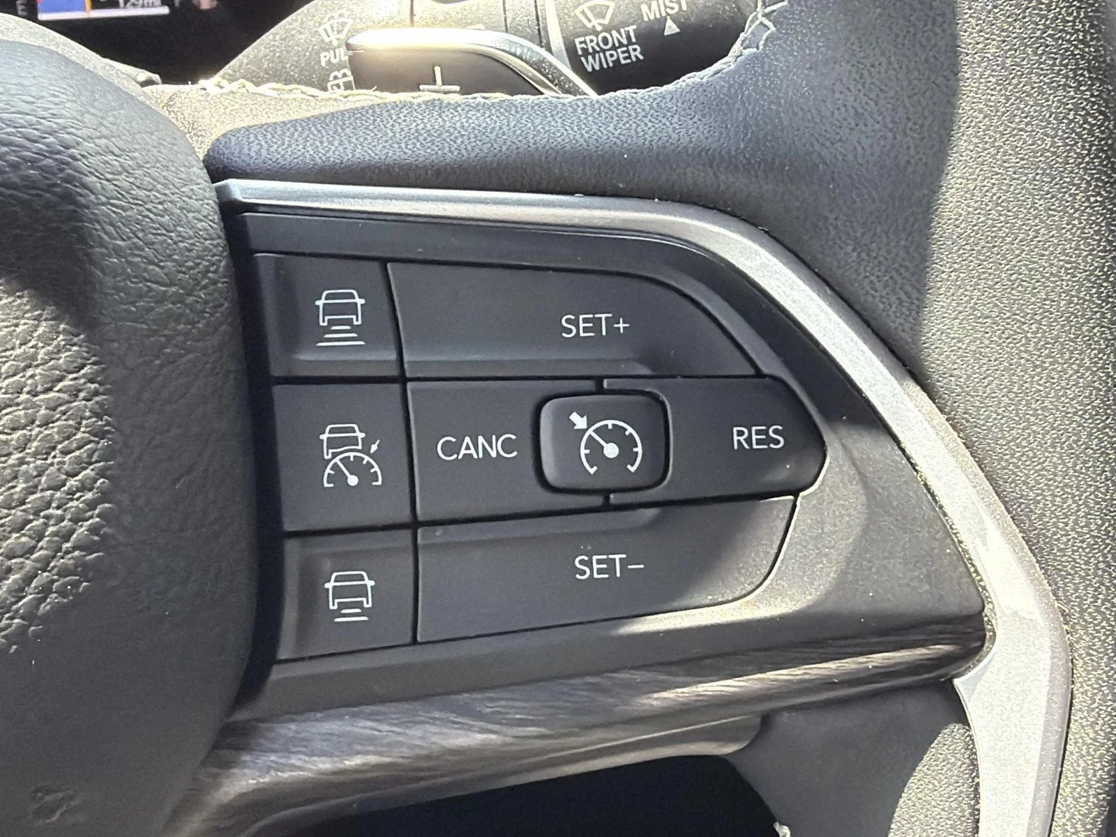 Used 2024 Diamond Black Crystal Pearlcoat Jeep Limited image 21