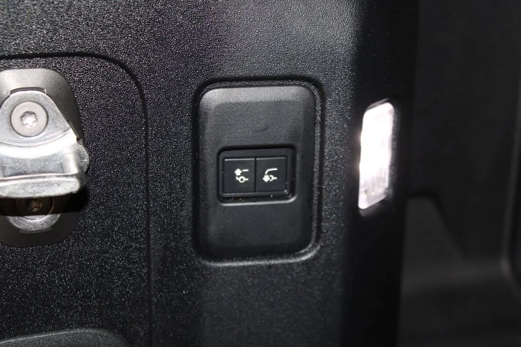 Used 2022 Silver Land Rover XS Edition image 53