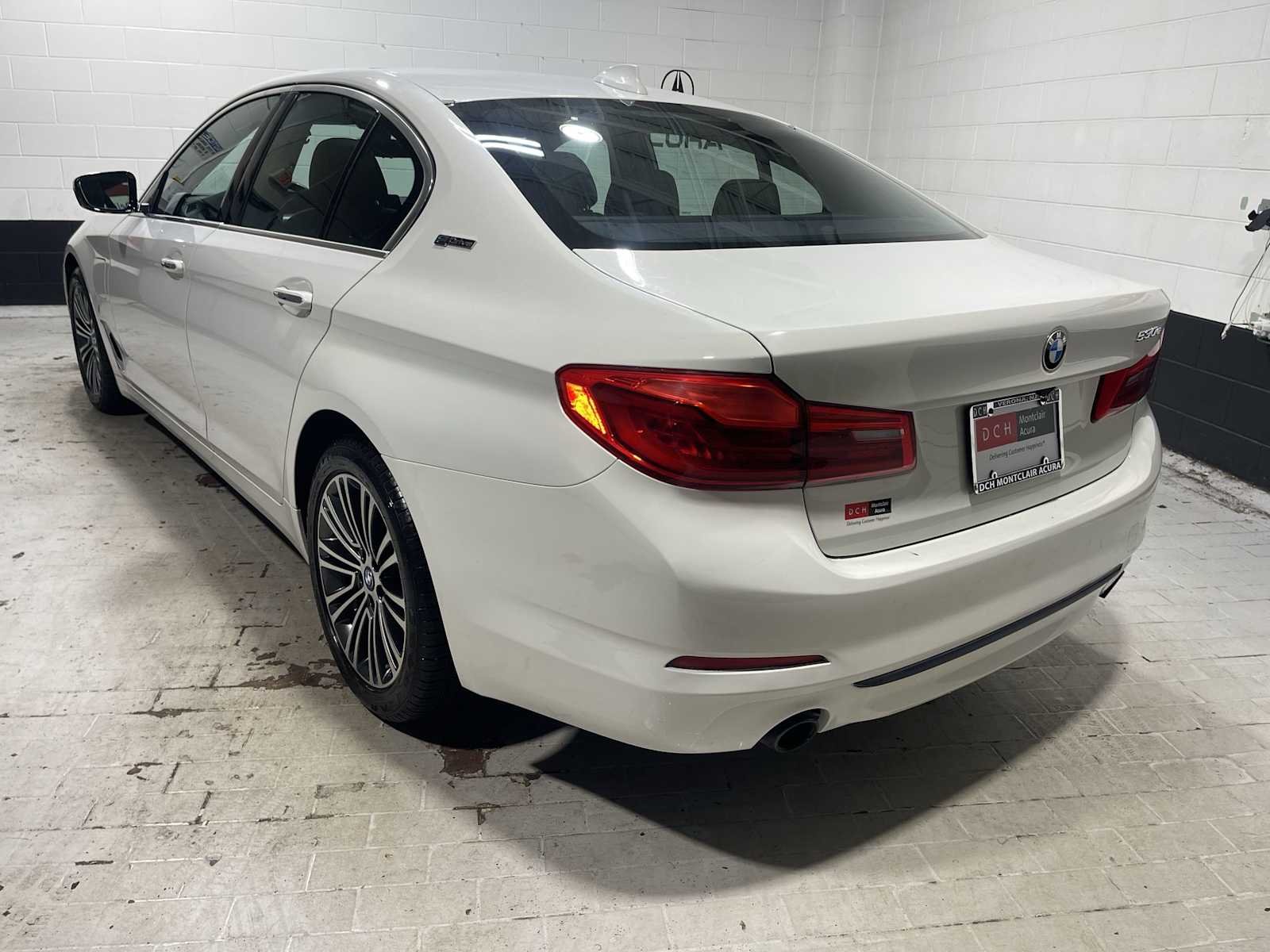 Used 2018 White BMW 530e xDrive iPerformance image 4