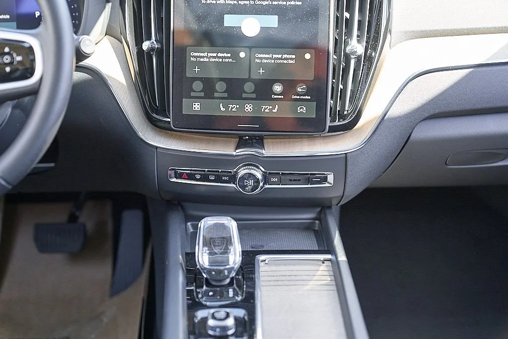 New 2026 Crystal White Volvo Core image 26
