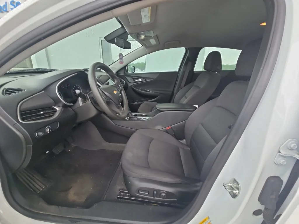 Used 2024 Summit White Chevrolet 1LT image 5