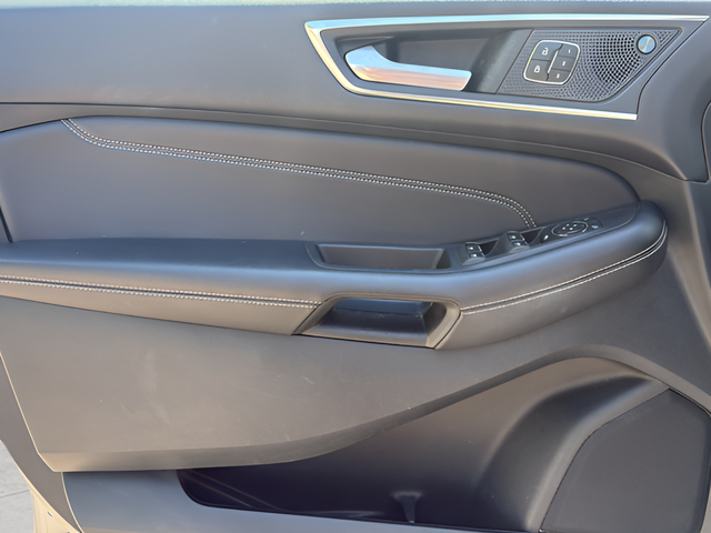Used 2022 Silver Ford Titanium image 10