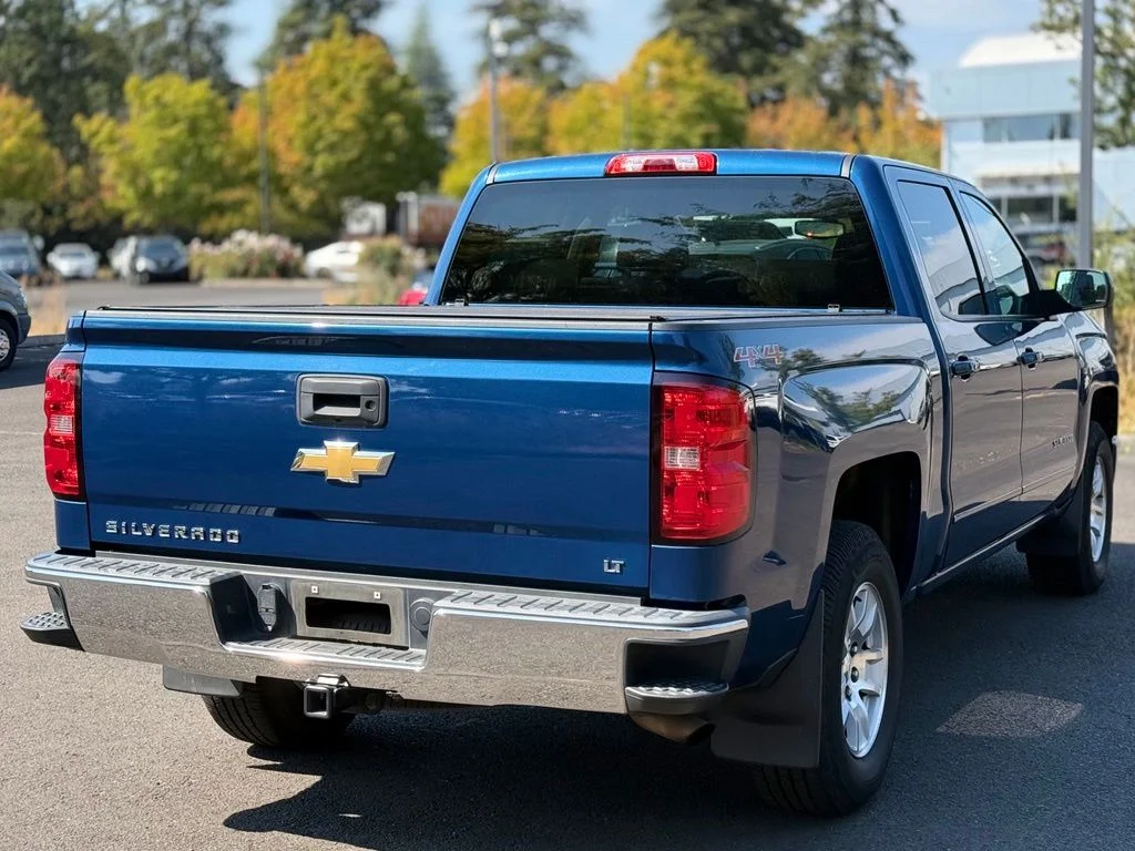 Used 2015 Deep Ocean Blue Chevrolet LT image 5