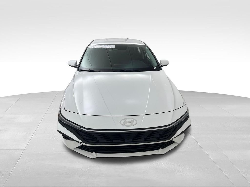 Used 2025 White Hyundai SE image 8