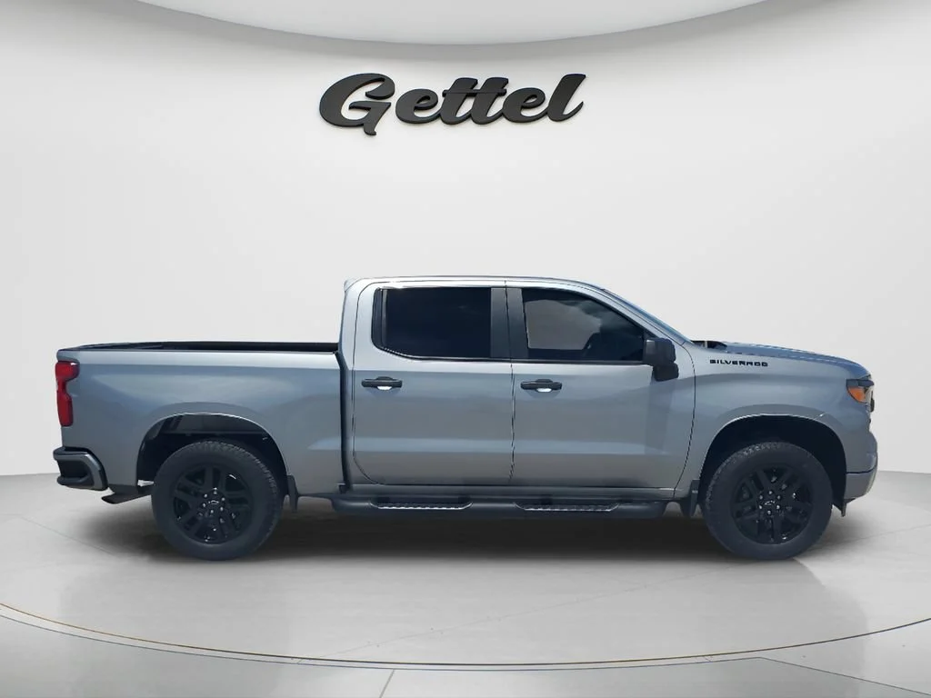 Used 2023 STERLING GRAY METALLIC Chevrolet Custom image 4