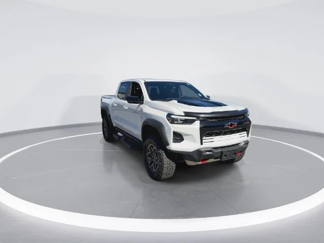 Used 2025 White Chevrolet ZR2 image 3