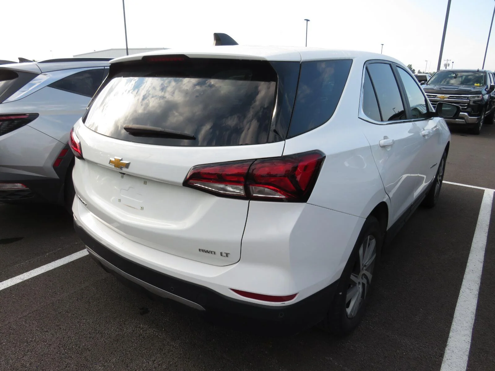 Used 2024 Summit White Chevrolet LT image 10