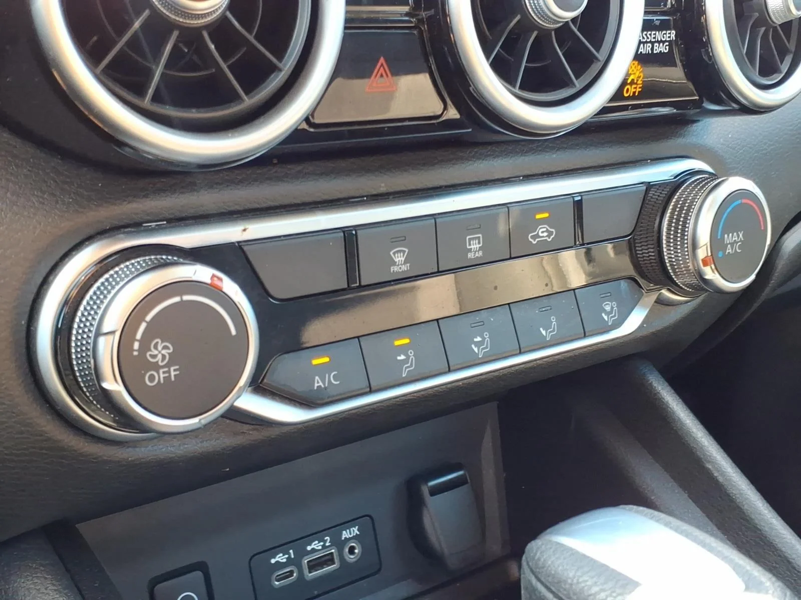 Used 2025  NISSAN SV image 21