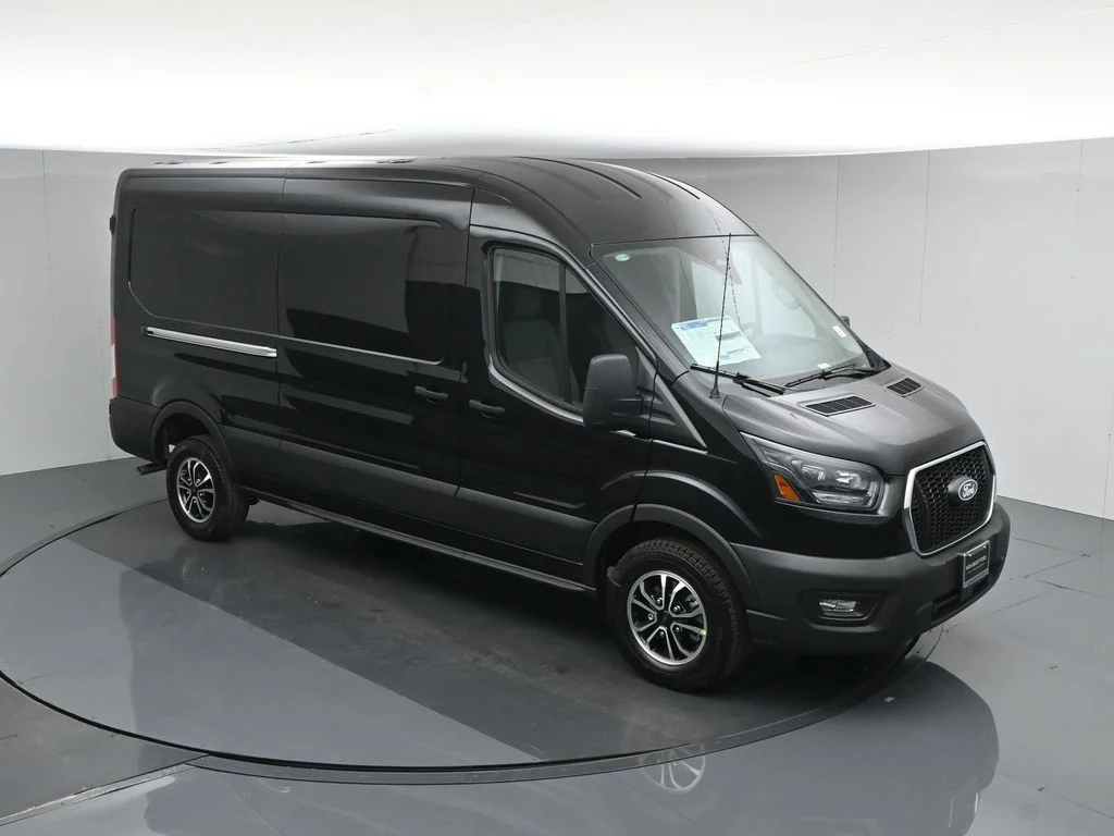 New 2026 Agate Black Metallic Ford Base image 37