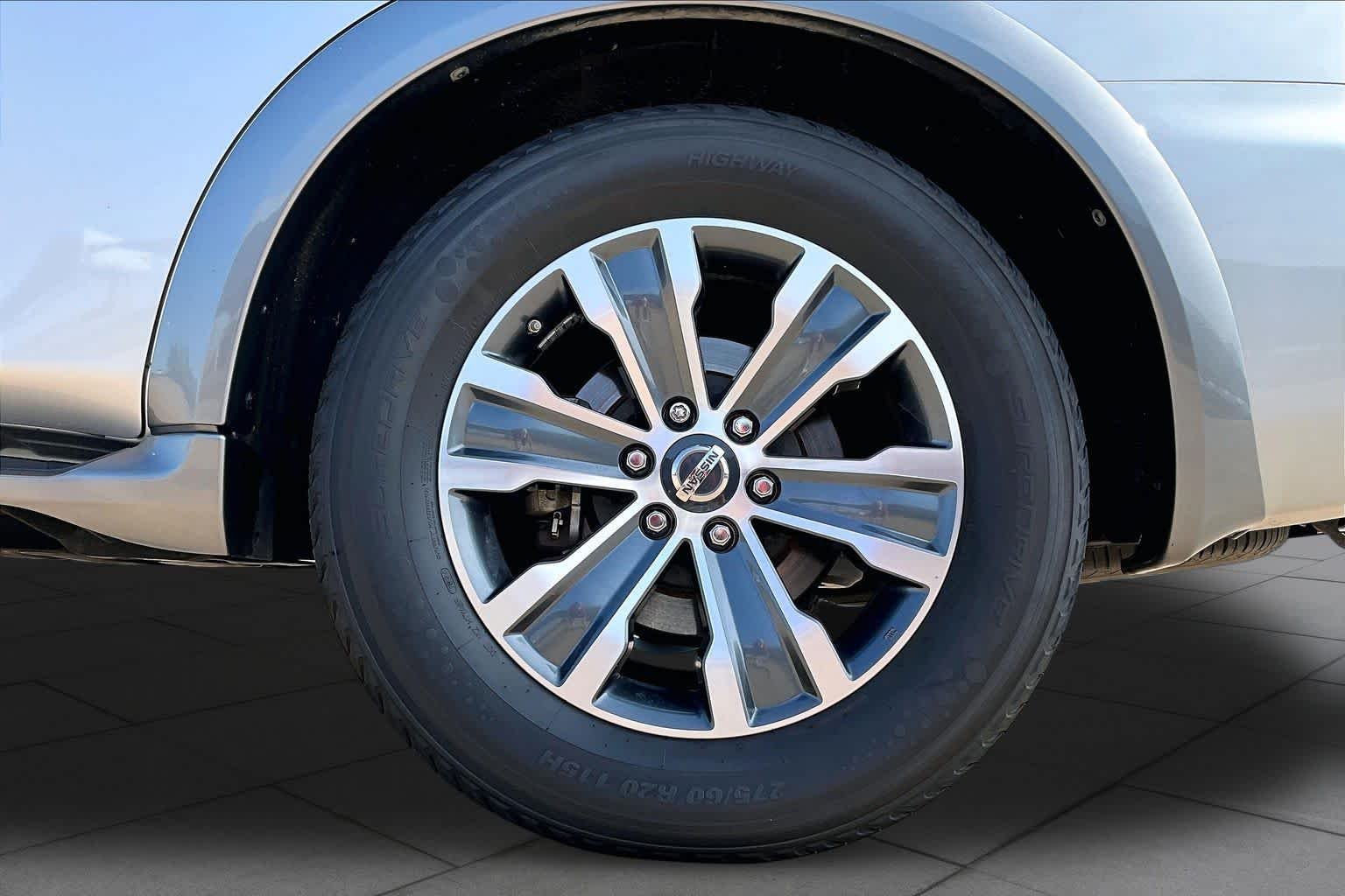 Used 2017 Brilliant Silver Nissan SL image 11