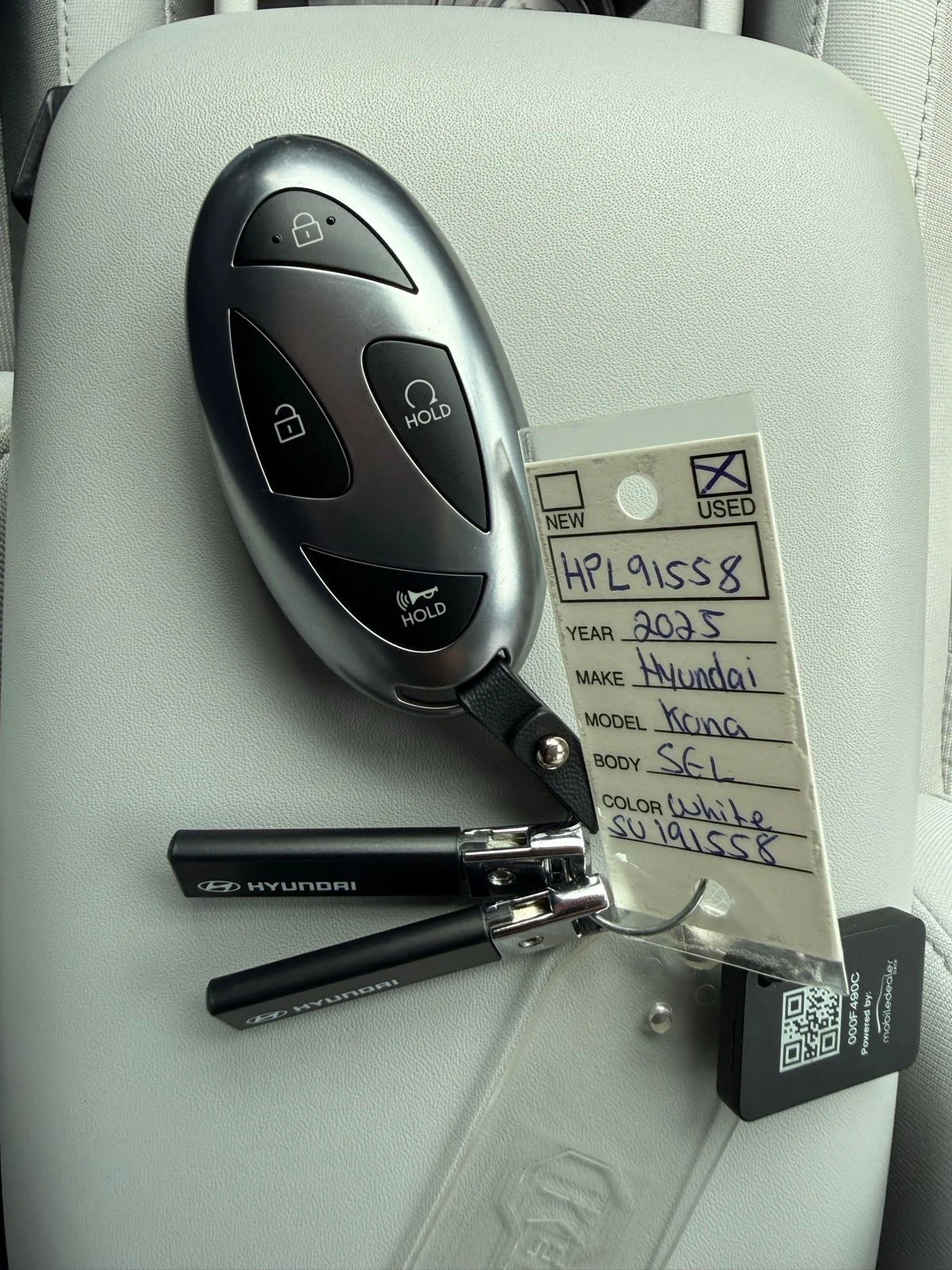Used 2025 White Hyundai SEL Convenience image 23
