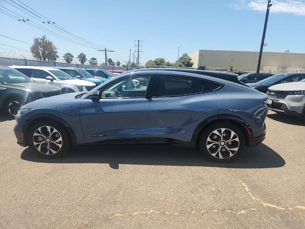 Used 2023 Blue Ford Premium image 10