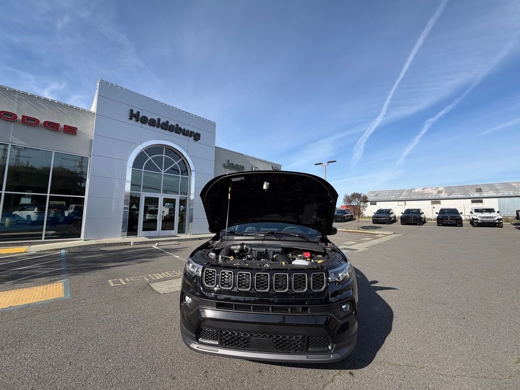 New 2026 Diamond Black Crystal Pearl-Coat Exterior Paint Jeep Latitude image 26