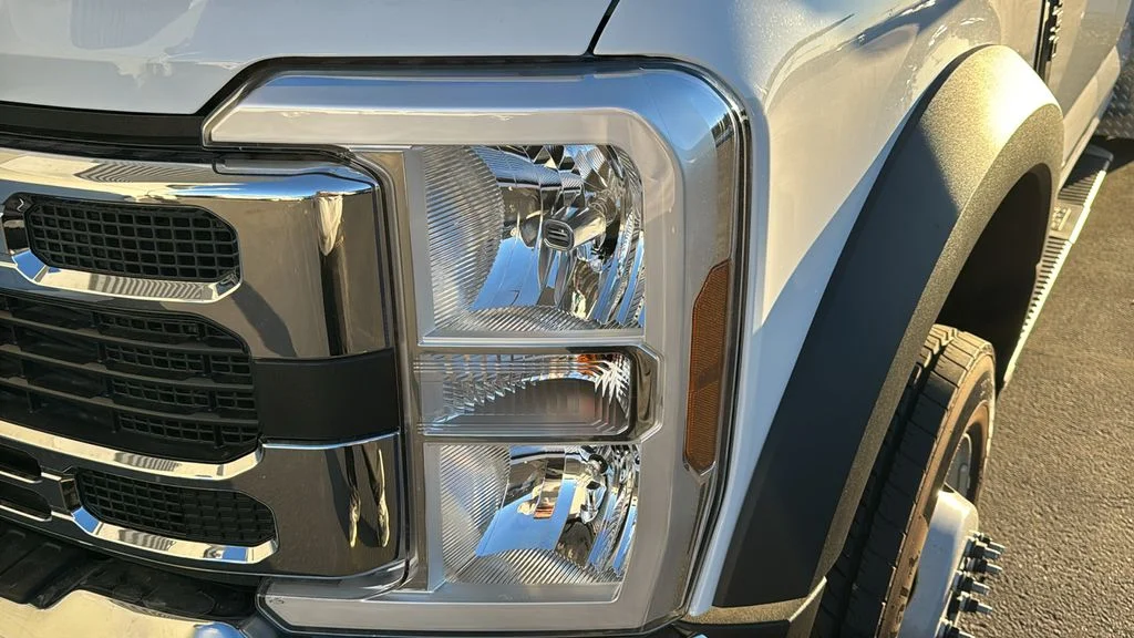 New 2026 Oxford White Ford F-450® XL image 4