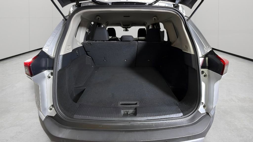 Used 2021 Silver Nissan SV FWD image 28