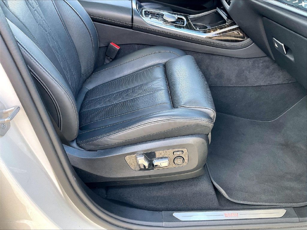 Used 2025 Alpine White BMW xDrive40i image 39