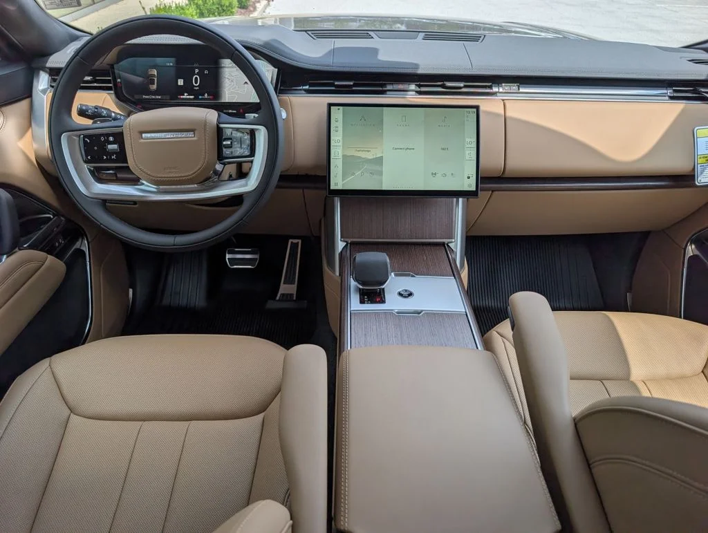 New 2026 Charente Grey Land Rover SE image 11