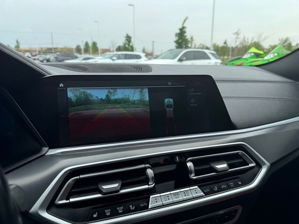 Used 2022 Black BMW xDrive40i image 7