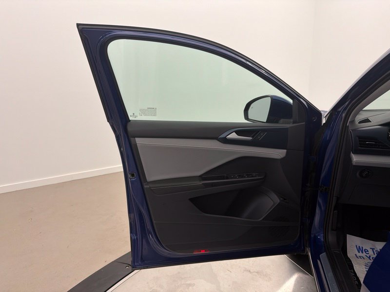 Used 2024 Blue Volkswagen 1.5T SE image 19