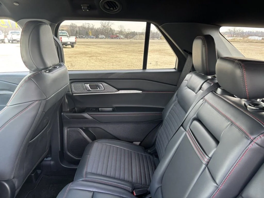 2026 Ford Explorer ST-Line - Photo 16