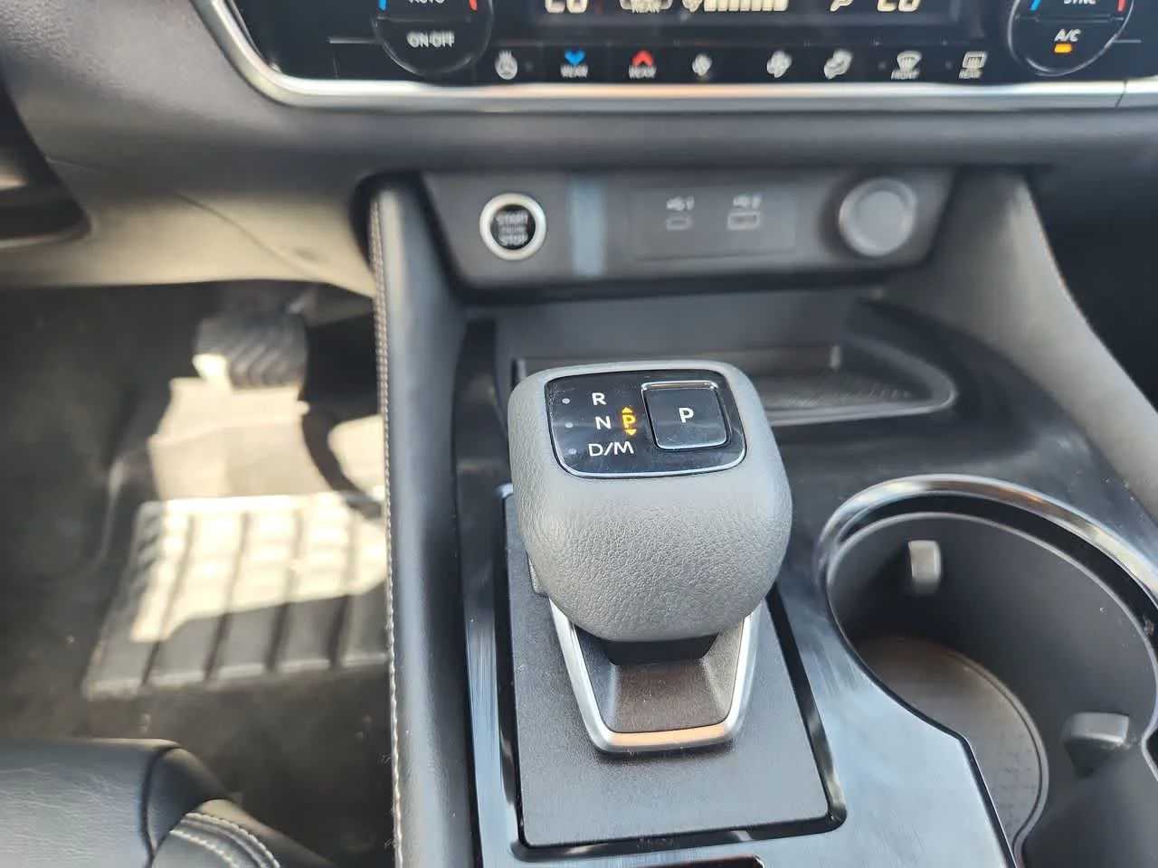 Used 2023 Boulder Gray Pearl Nissan SL image 18