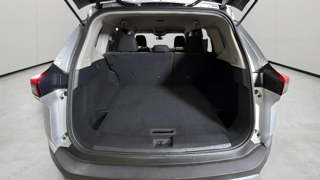 Used 2021 Silver Nissan SV FWD image 28
